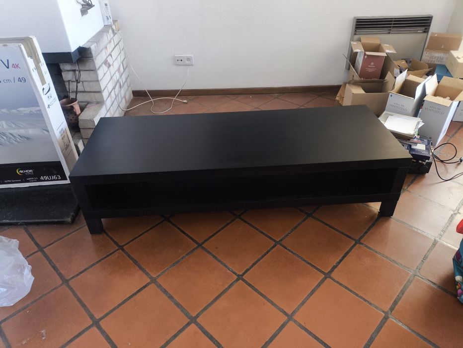 Duas mesas  de apoio IKEA como novas