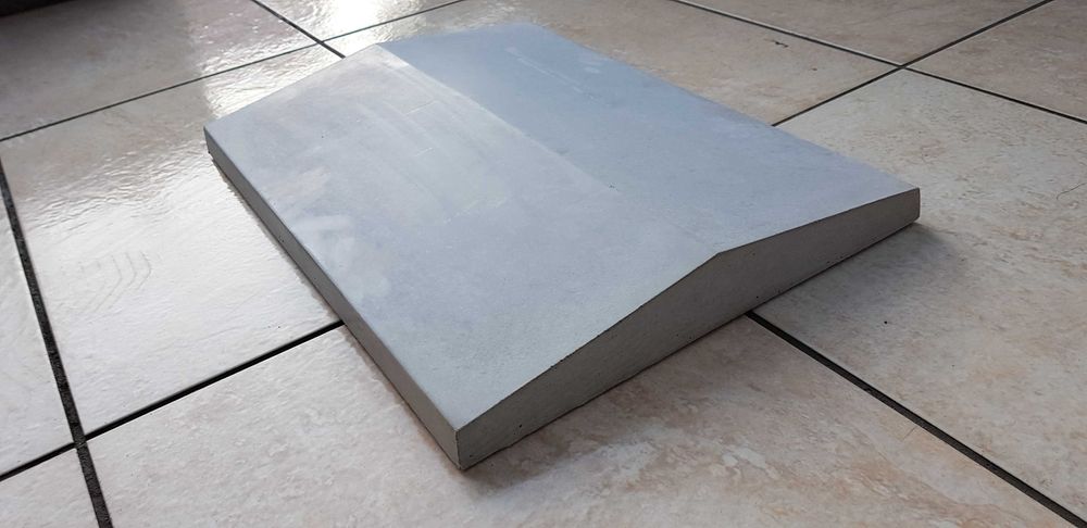 Daszki betonowe dwuspadowe 32x50 na murki słupki ogrodzeniowe