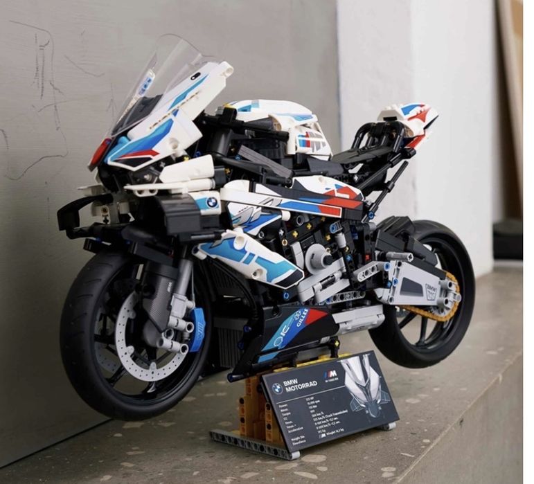 LEGO Technic - BMW M 1000 RR