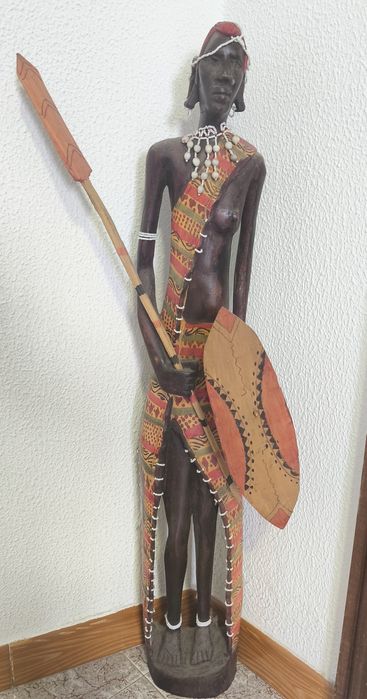 Estátua madeira com 94.5 cm de altura