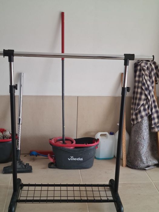 Três suportes para cavides ,como novos.