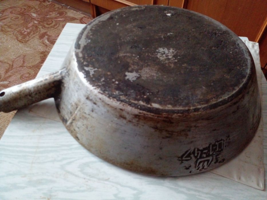 Советская чугунная сковорода