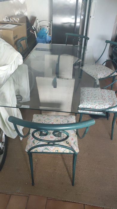 Vende-se mesa e 6 cadeiras