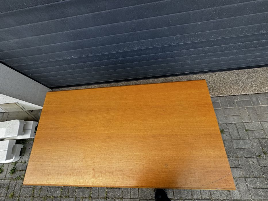 Mesa robusta varias finalidades