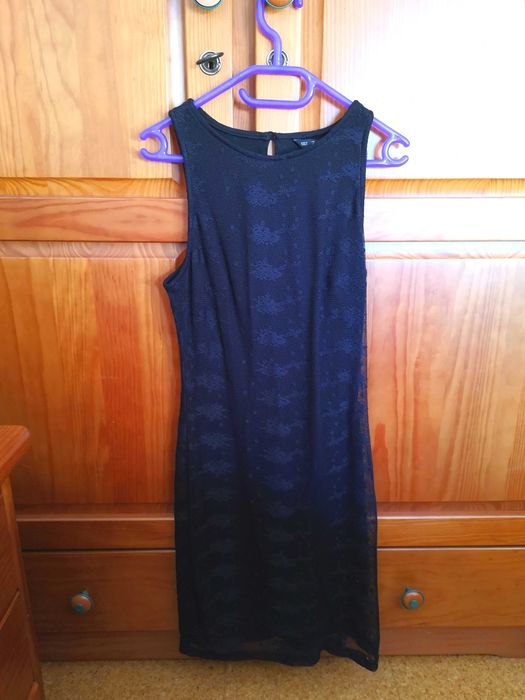 Vestido curto e justo preto com renda Zara, tamanho S
