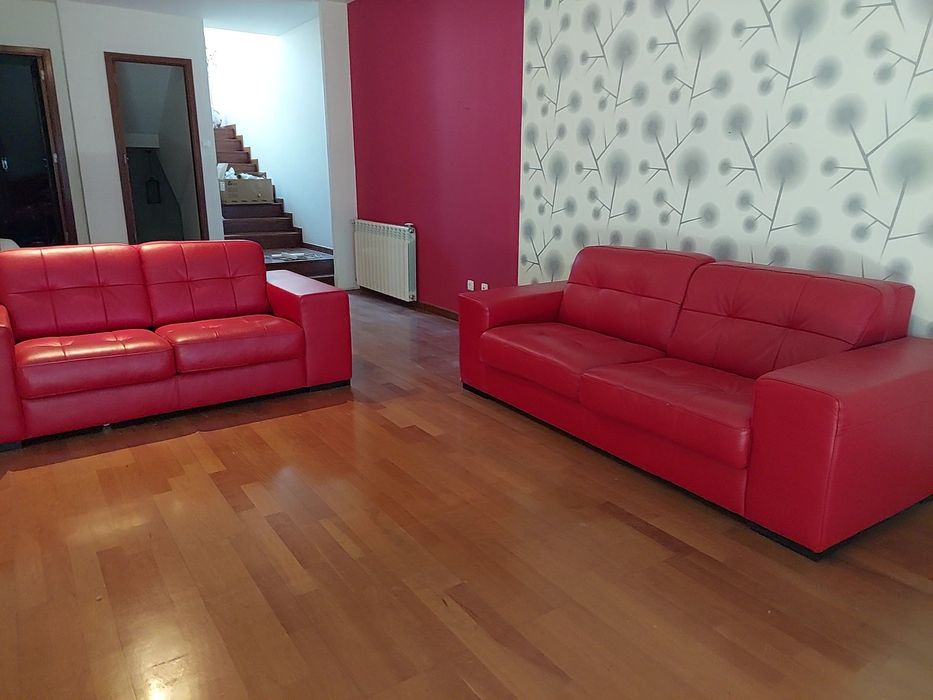 Sofás pele  genuína  em vermelho