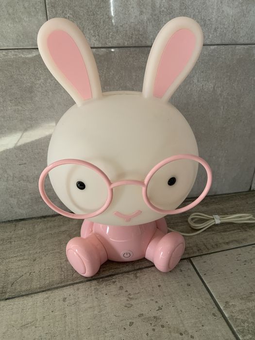 Luz nocturna con forma de coelho rosa