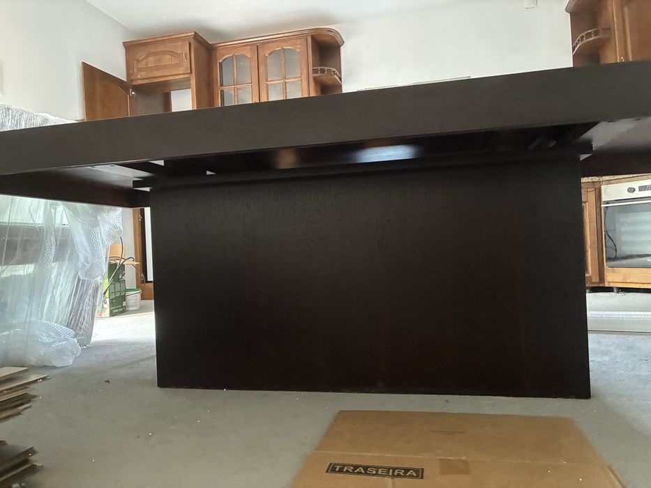 Mesa em madeira maciça castanho escuro 2,40cm x 1,10cm