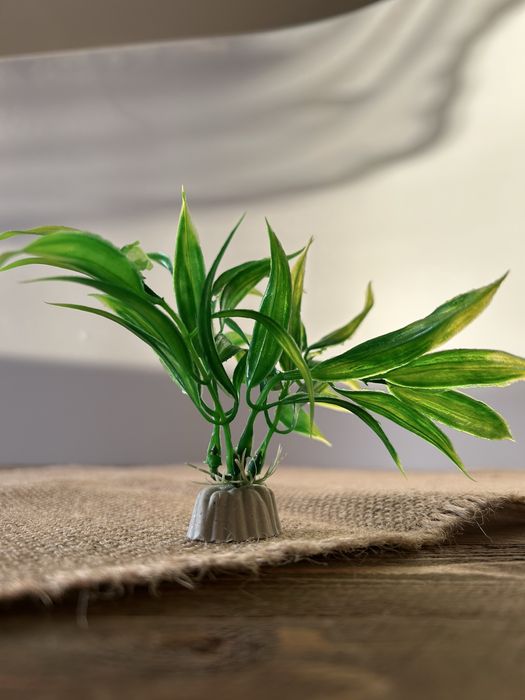 Plastikowa sztuczna roślina wodna trawa zielona