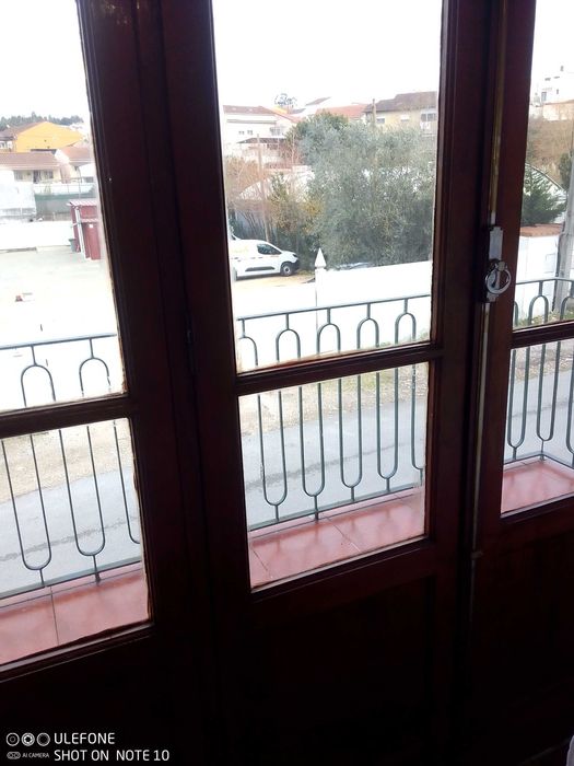 Janelas de habitação em  madeira de boa qualidade mogno