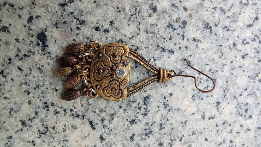 Vendo brincos variados parta e outros