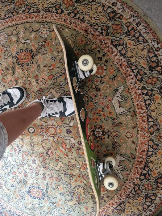 Skate com figuras usado poucas vezes so com riscos