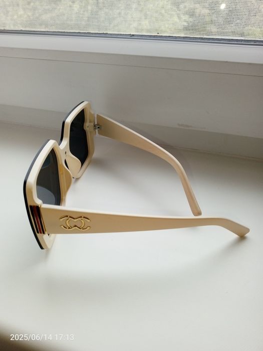 Трендові сонцезахисні окуляри