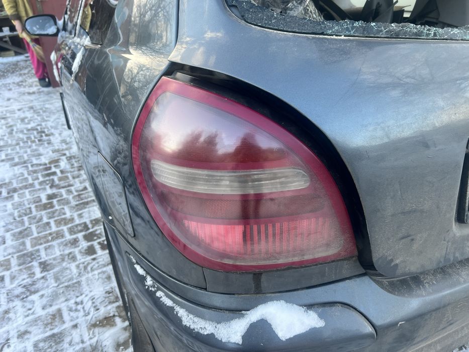 Задній лівий лізтар Nissan almera n16 хетчбек