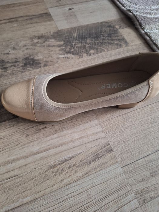 Buty  bezowe na obcasie