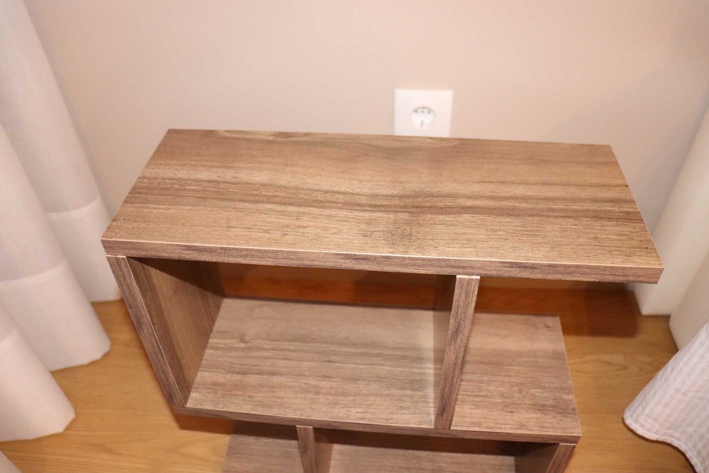 Móvel assimétrico decorativo - forma de S