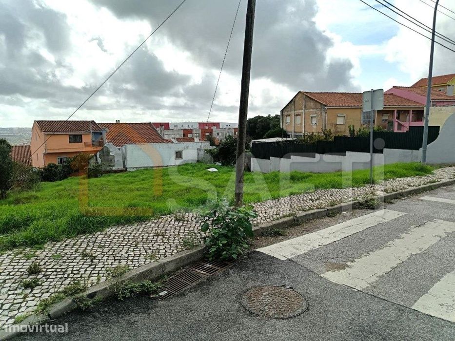 Terreno Urbano na freguesia de Mina de Água, Amadora perto do CC UBBO.