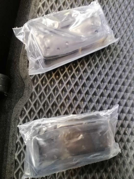 алюминевые резиновые накладки на педали тесла