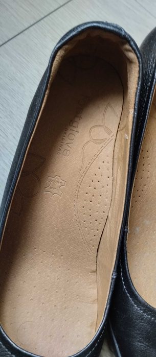 Buty czarne na koturnie