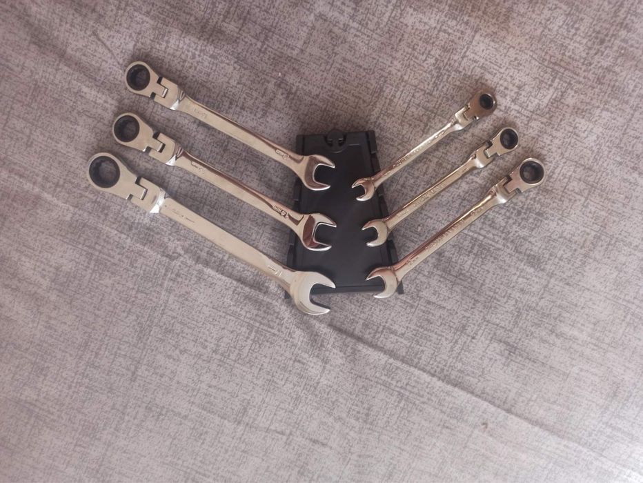 Набор рожковых ключей 8мм - 17мм с трещоткой и поворотным механизмом