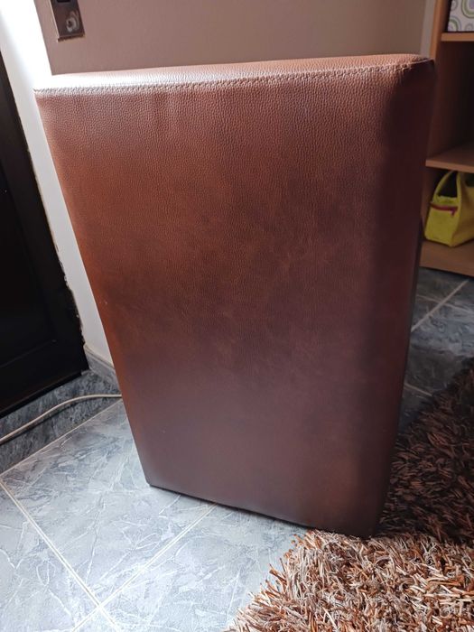 cadeirão em pele sintética