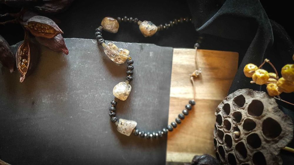 naszyjnik handmade lawa czarna, kwarc z mitylem