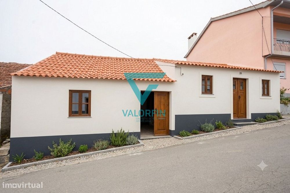 Detached House for Total Reconstruction with Annex of 108 m² – Barbas Novas,...