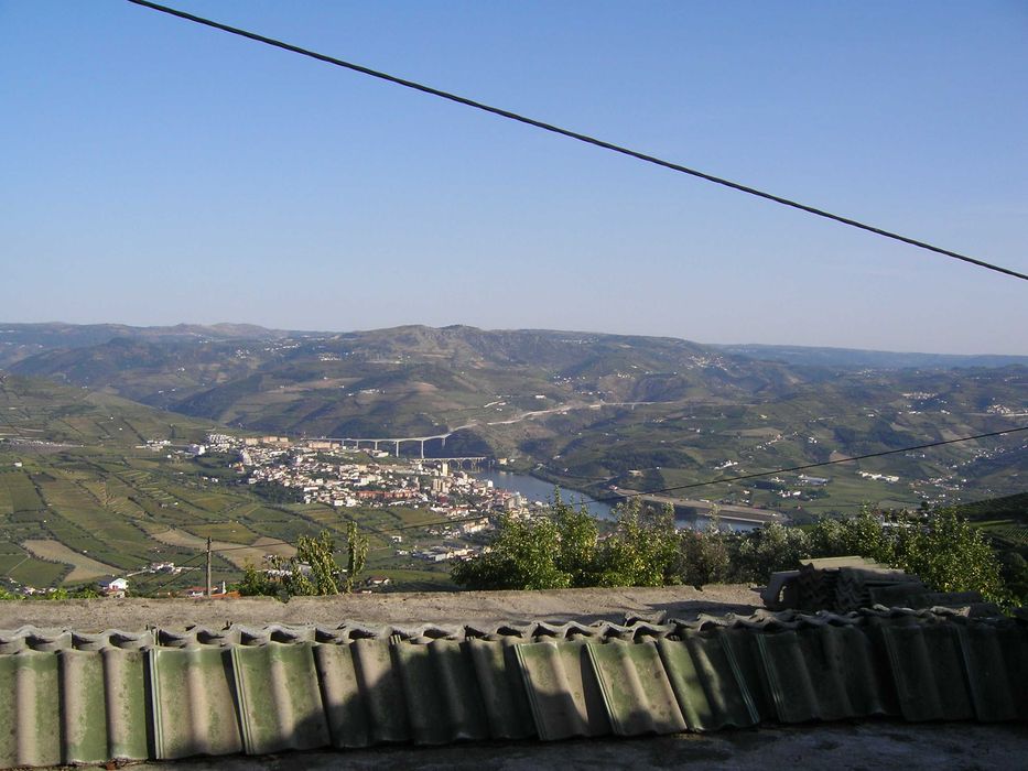 Douro – Vineyard property and house with wine cellar