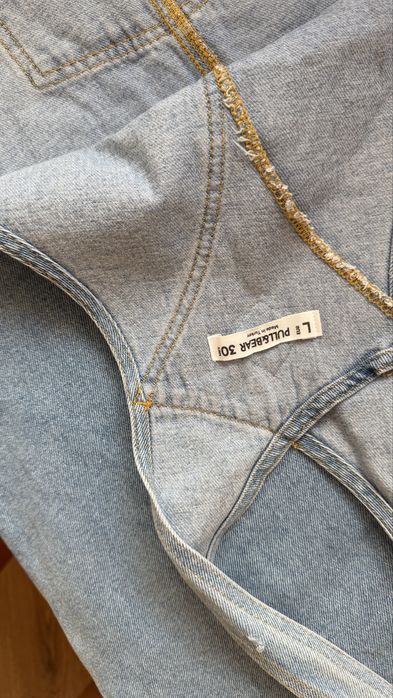 Джинсовий сарафан-комбінезон Pull&Bear з необробленим краєм (Розмір L / M-L)