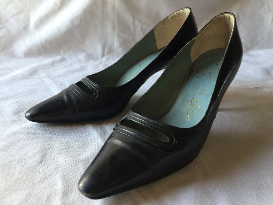 sapatos antigos: 3 salto agulha e 1 camurça azul salto normal