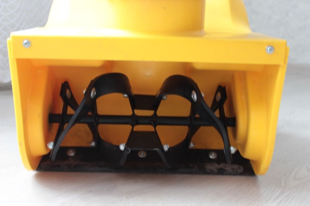 снегоуборочная электрическая машина