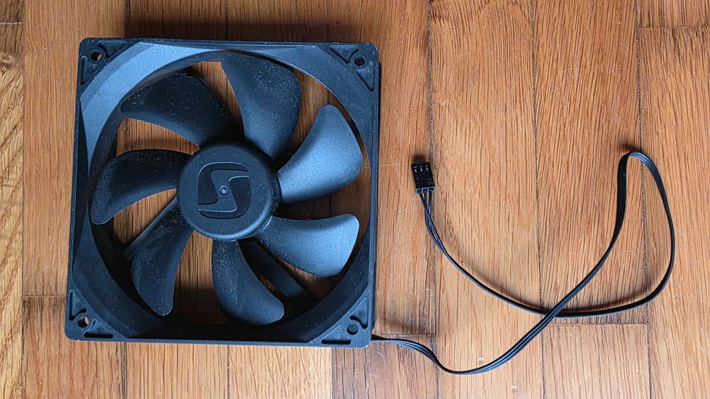Wentylator Sigma Pro 12V 120x120x25mm 1500RPM PWM - bardzo dobry stan!