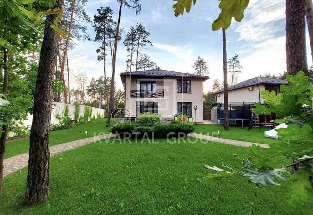 Продаж двоповерхового будинку на 10 сотках землі в Лісовій Бучі.