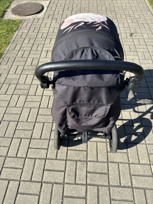 Wózek dzieciecy spacerowy