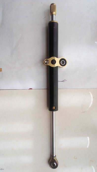 Amortecedor de direcção Hyperpro com 120mm de curso.