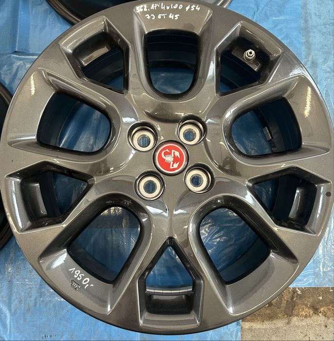 562 Felgi Aluminiowe KIA R 17 4x100 otwór 54 Bardzo Ładne