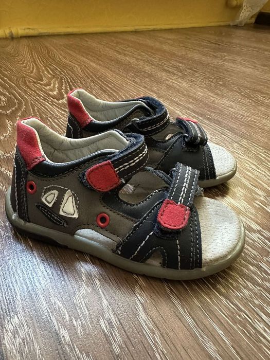 Дитячі босоніжки в доброму стані