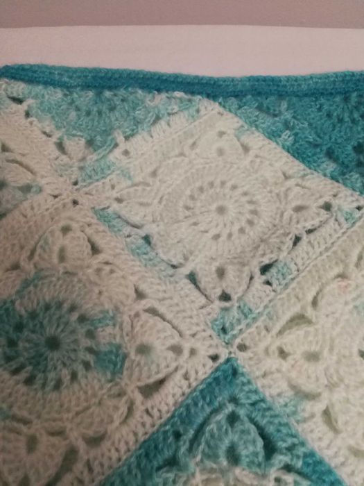 Ponczo, narzutka, rękodzieło szydełkowe.