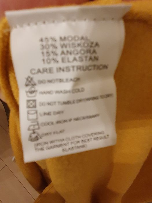 Żółty cienki sweterek