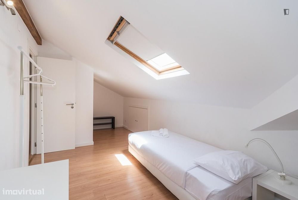 Quarto - localizado em Sete Rios Lisbon