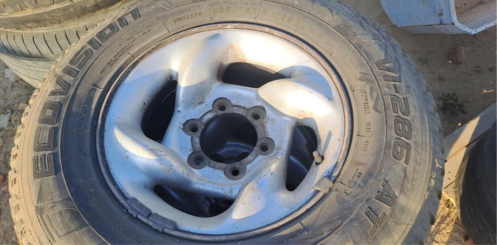 4 Rodas/Pneus para SsangYong Musso / Jeep Covision VI-286 A/T medida 235/75R15.