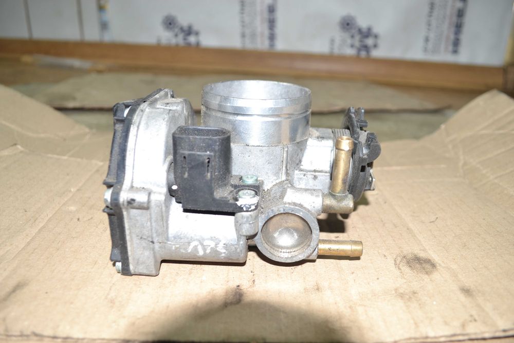 Дросельна заслонка Volkswagen Golf 4 Polo 3 Skoda Octavia 1.6 B