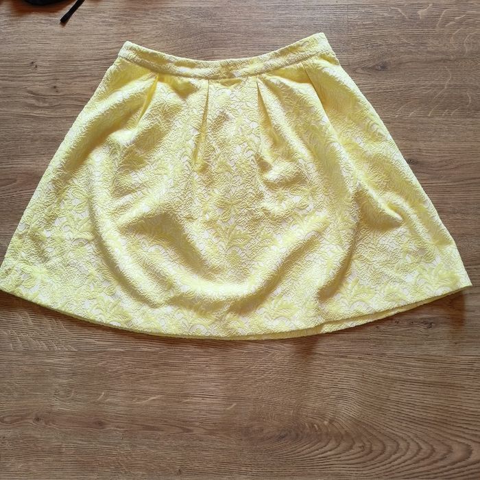 Elegancka rozkloszowana spódnica