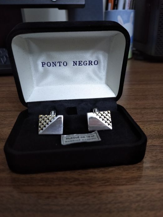 Botões de punho da loja  Ponto Negro