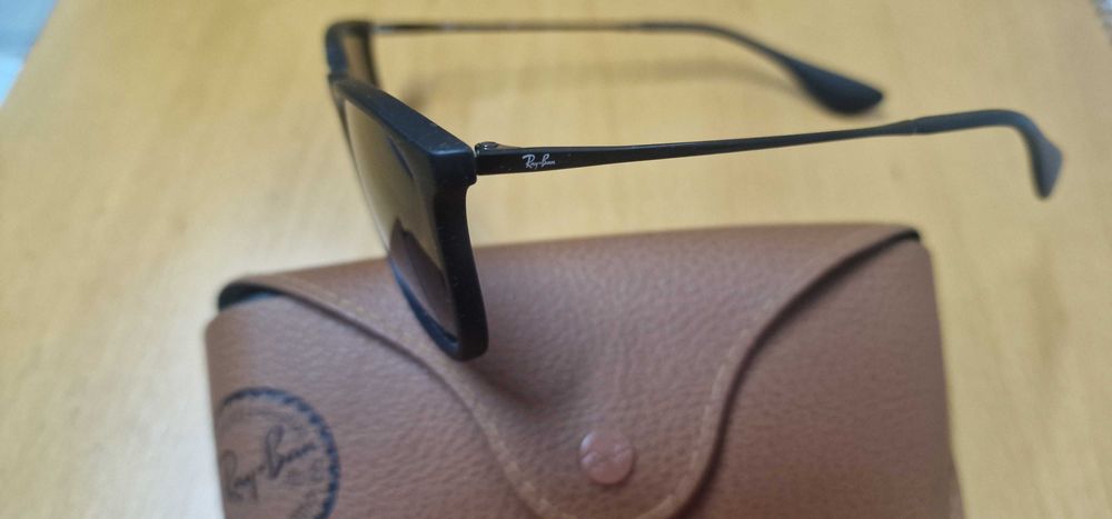 Ray-Ban Chris Bom estado
