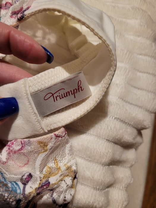 Bielizna damska triumph 85B i figi M nowe