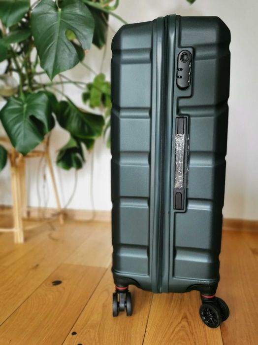 Duża walizka kabinowa Ochnik 28" (75x47,5x29 cm)