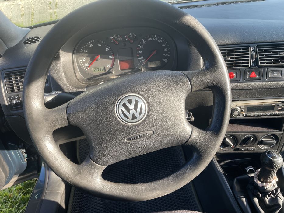 Продам VolksWagen Golf 4 2001 1.4  Бензин