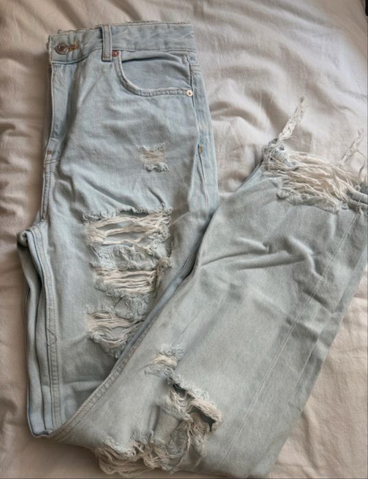 Jeansy dżinsy z dziurami Bershka XS/S