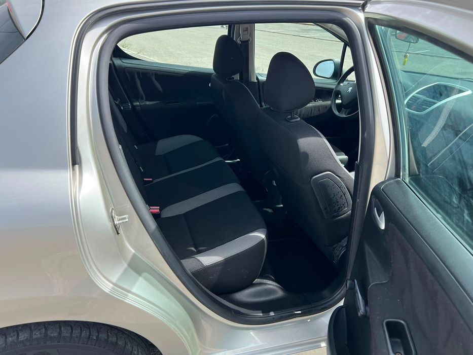 Peugeot 207 Hatchback 1.4 16V, a gasolina, de novembro de 2008, com 124.000 km